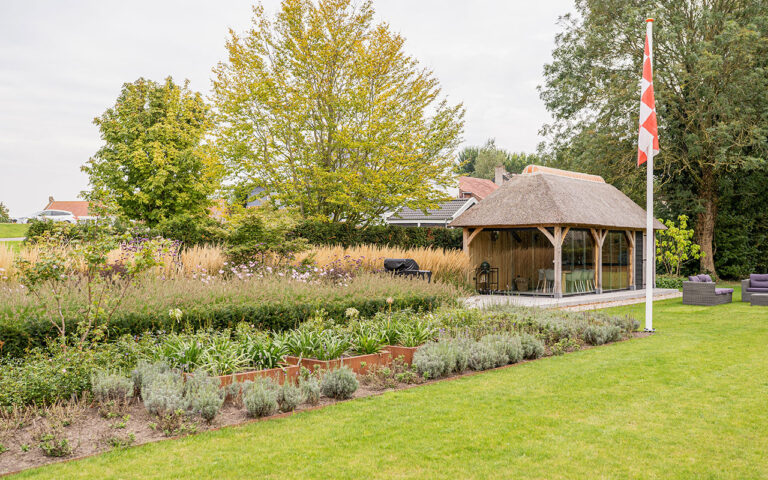 landelijke tuin gazon tuinhuis