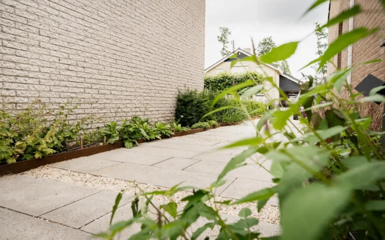 Natuurlijke stadstuin oprit