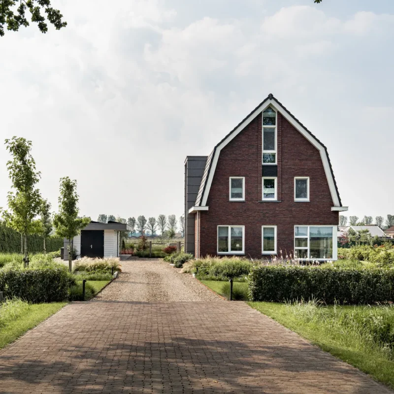 Landelijke en strakke poldertuin