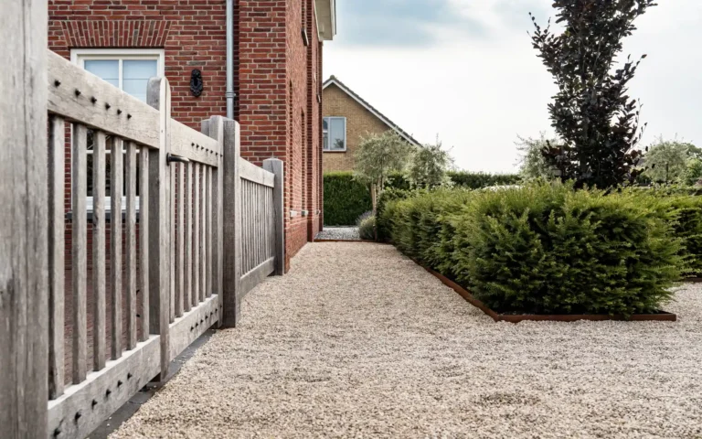 Voortuin cortenstaal beplanting