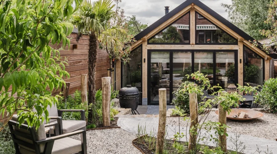 Beleeftuin met zithoek en terras